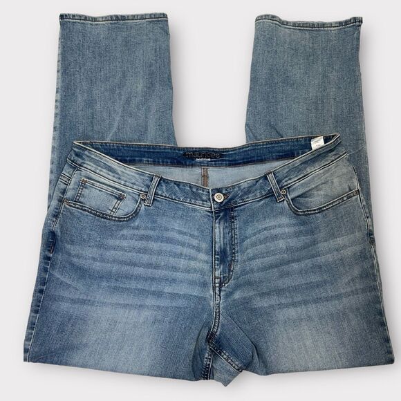 Maurices MidRise Jeans Straight Leg Light Wash 5 Pocket Blue Denim Plus Size 22W - Picture 4 of 14